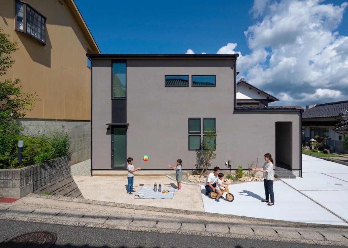 本棚とアイアンと私