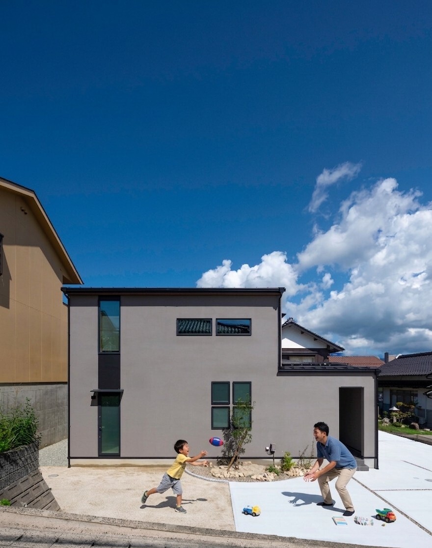 本棚とアイアンと私