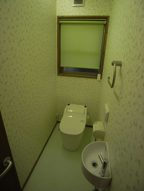 2か所に分かれていたトイレは１か所に集約。 丁度よい広さのトイレになりました。