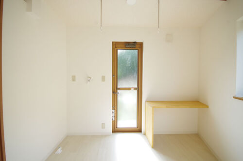 南西の位置にあるランドリースペース 部屋干しでも良く乾きます 室内から出入りが出来るようになって家事効率も良くなりました