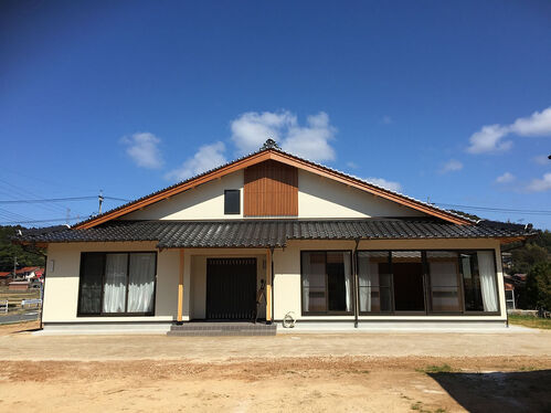 大屋根の家