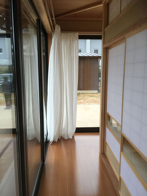 大屋根の家