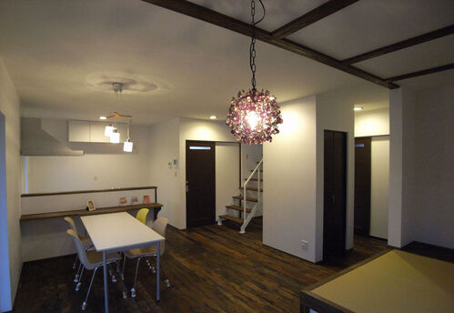 【松江市 注文住宅】二階建て　アンティークの趣きある家