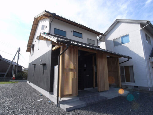 【外観】木目が映える重厚感のある和モダンで、城下町松江にぴったりな外観になりました！