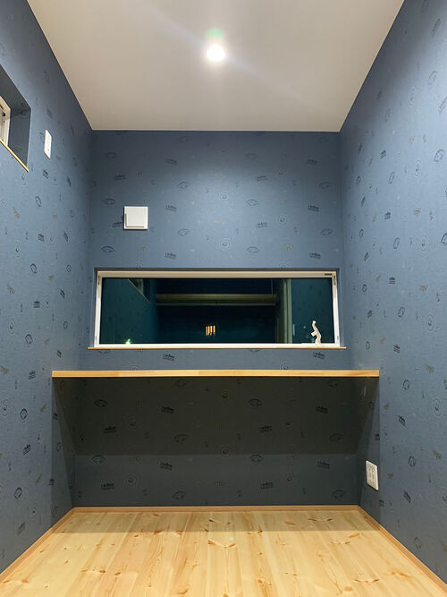 【スタディースペース】壁紙は奥様の大好きなスヌーピー柄を貼っています！