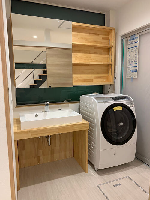 【ランドリールーム】洗面化粧台は奥様仕様にカスタマイズ。明るく優しい空間になりました！
