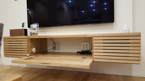 【IDEA】生活感が出るコンセント​見えないように隠してしまいましょう​  忙しい毎日だから家事動線はとても重要！！ キッチンを中心に水回りと家事スペースをくるりと一周 無駄な移動を無くし、ついで家事もはかどります​