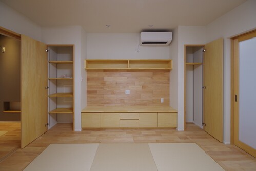 【個室8帖】実はこの写真の中に隠しコンセントが映り込んでます！探してみてください！