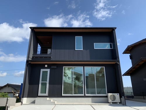 【外観】TRETTIO(トレッティオ)のデザインにパッシブデザインの考えをプラスした家。