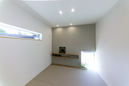 【和室】おしゃれでくつろげる和室。光が部屋全体を照らしてくれる明るい空間に。