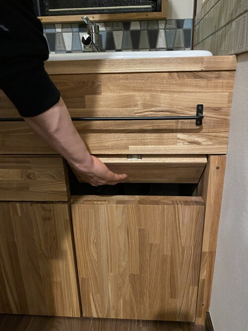 【ごみ捨て用扉】