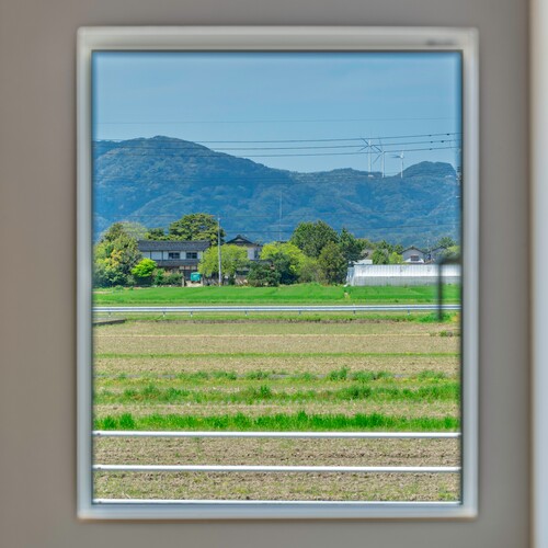 【眺め】キッチンの窓から見える北山。