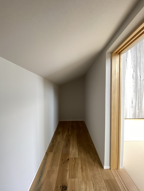 【2F和室小屋裏収納】